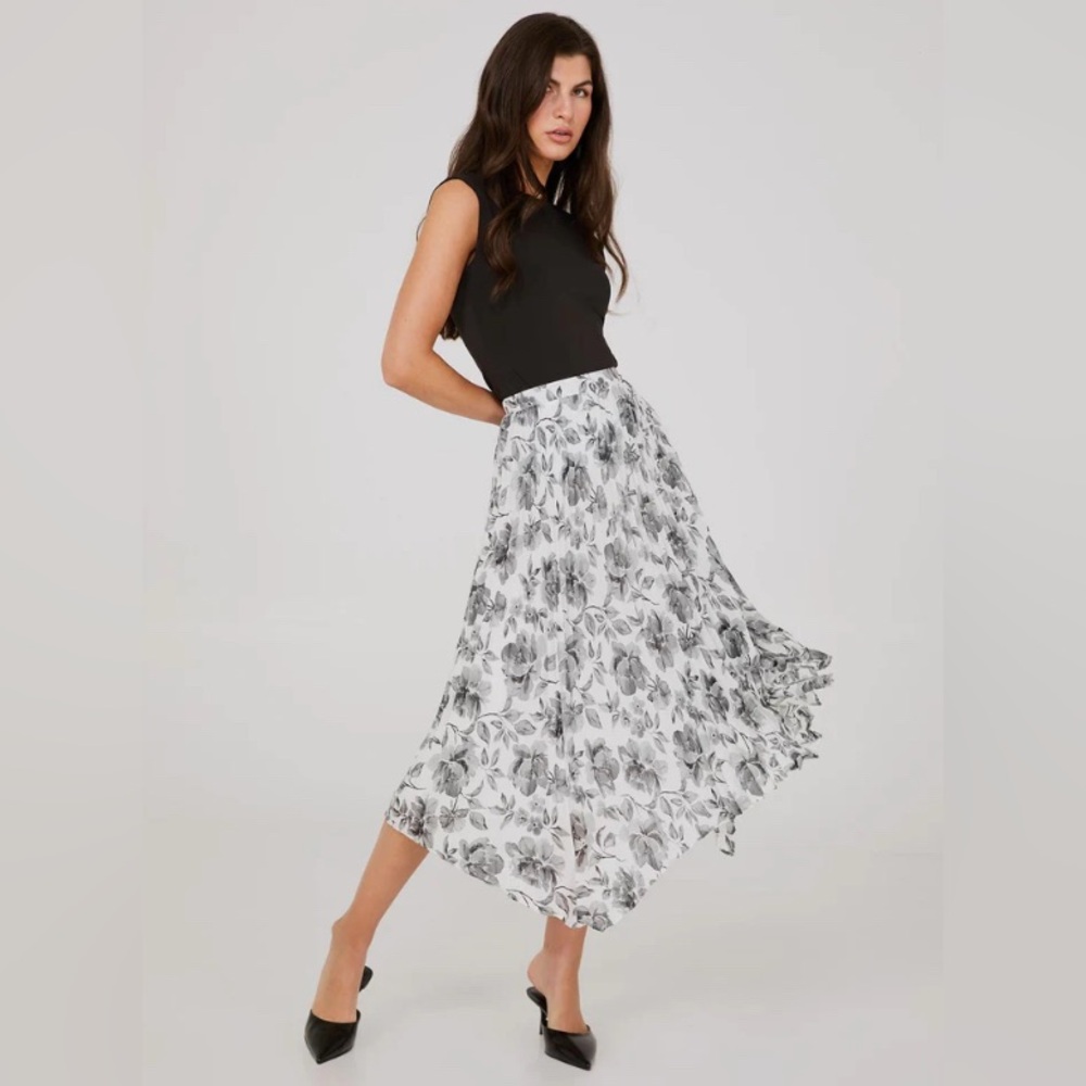 Printed Asymmetrical Hem Chiffon Skirt